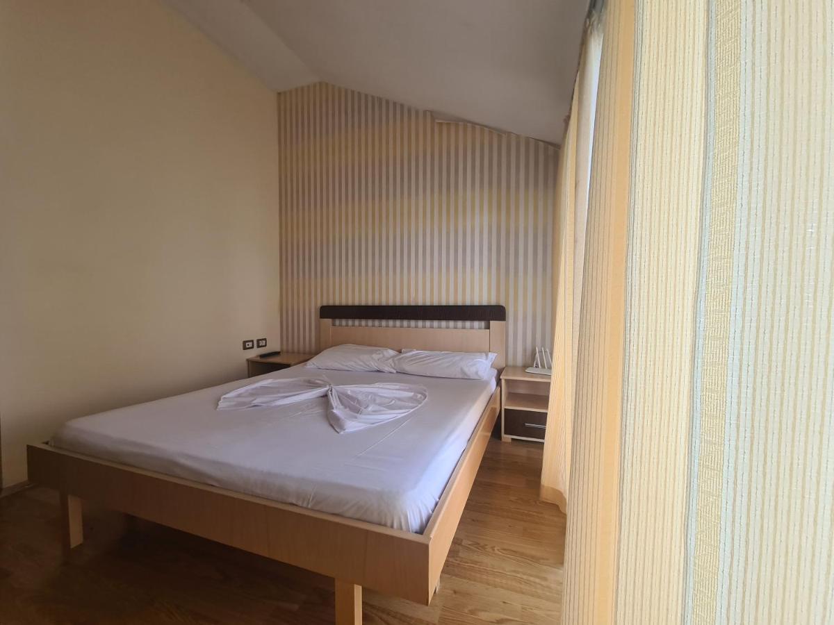 Hotel Kukesi Lin Екстер'єр фото
