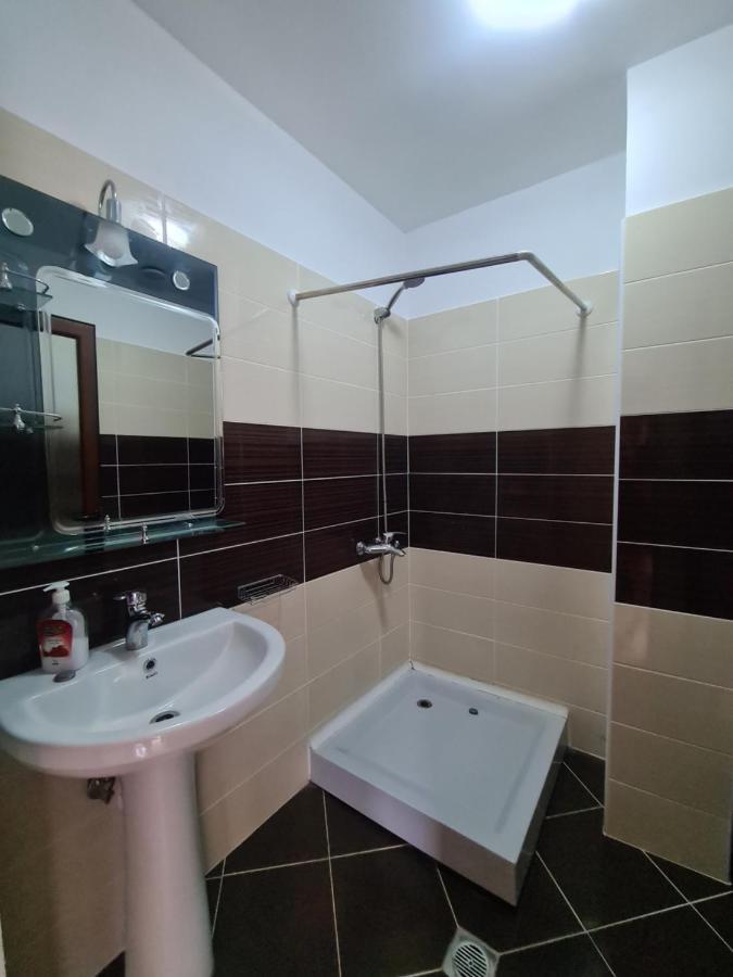 Hotel Kukesi Lin Екстер'єр фото