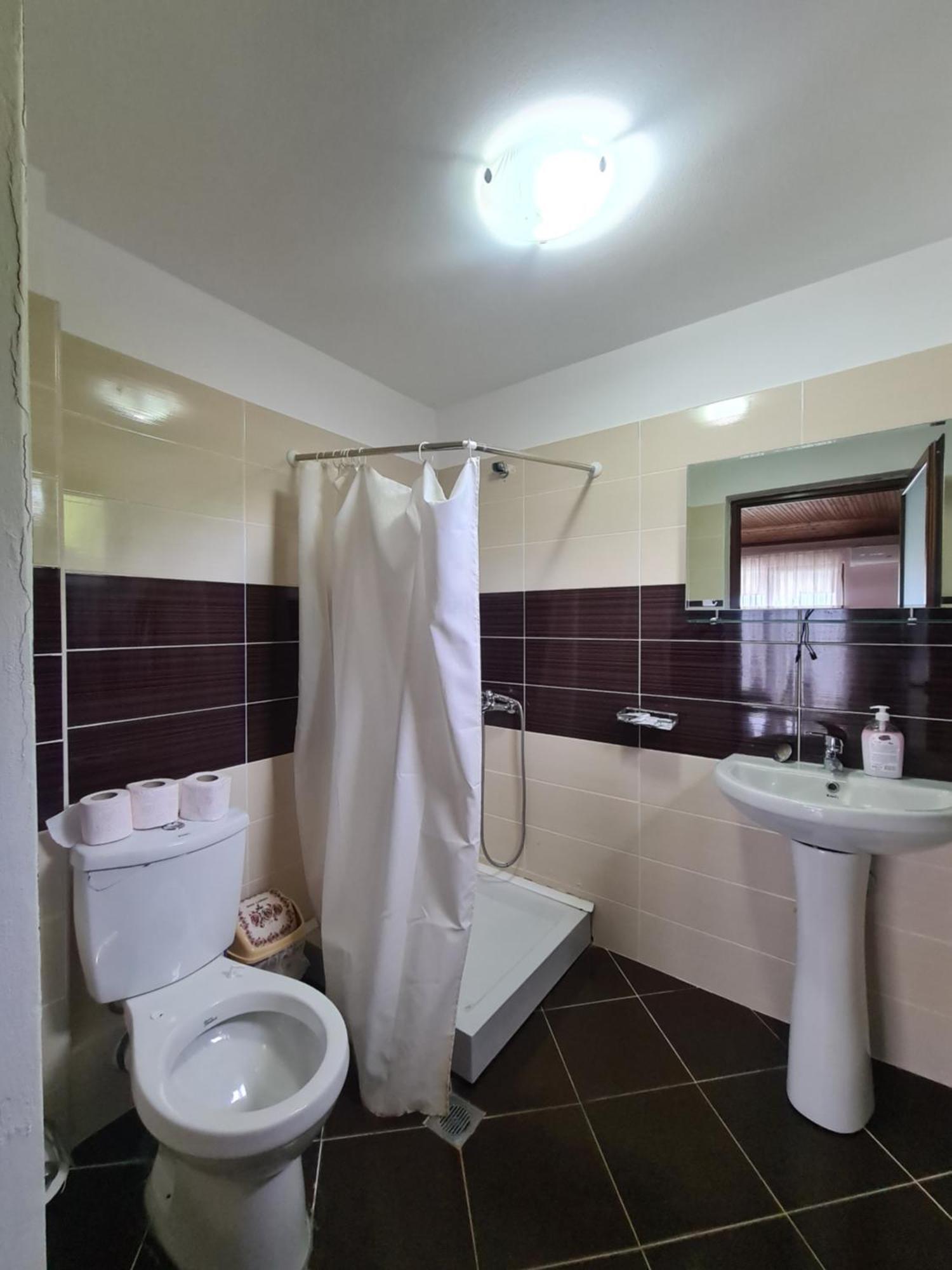 Hotel Kukesi Lin Екстер'єр фото