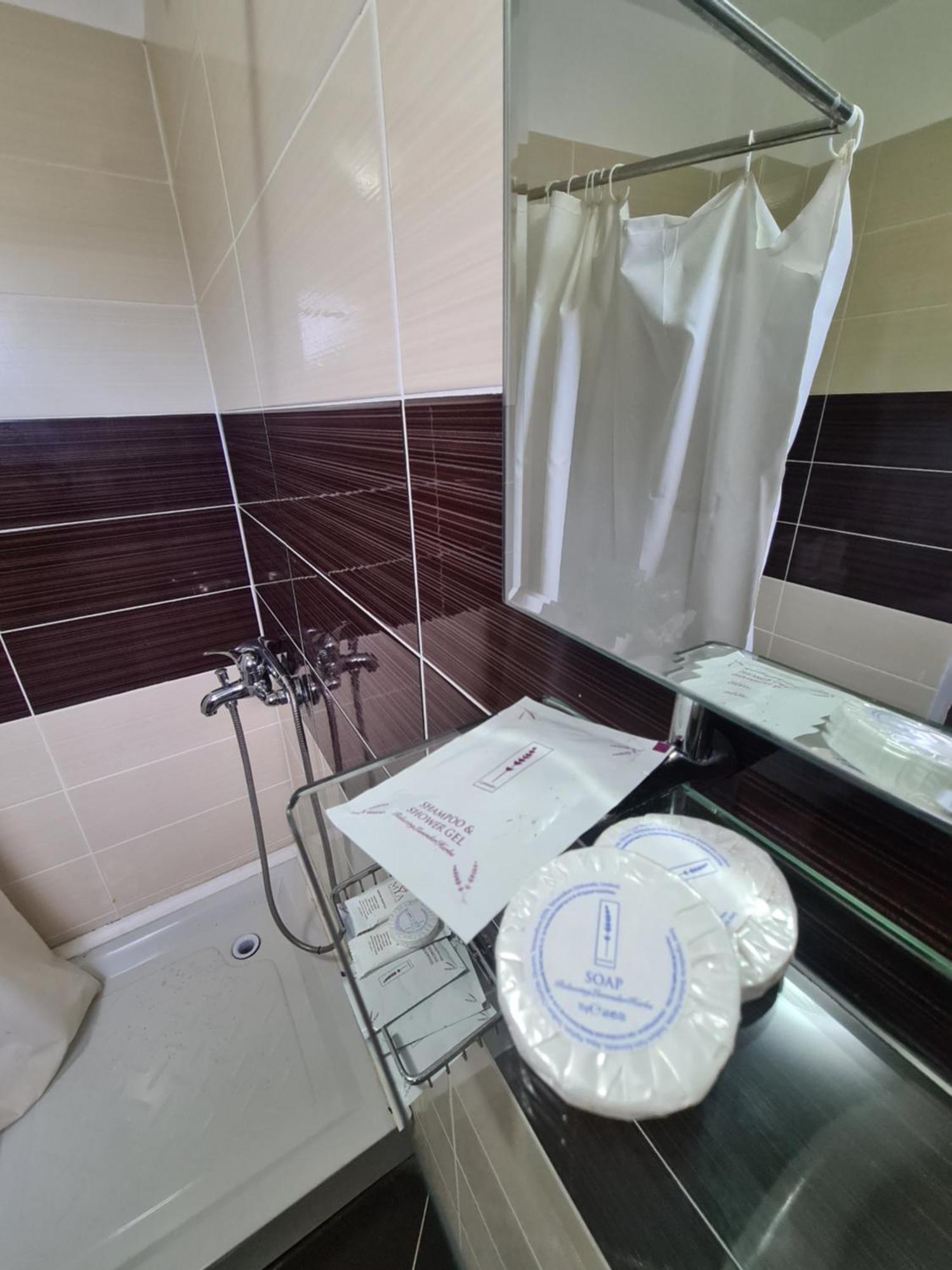 Hotel Kukesi Lin Екстер'єр фото